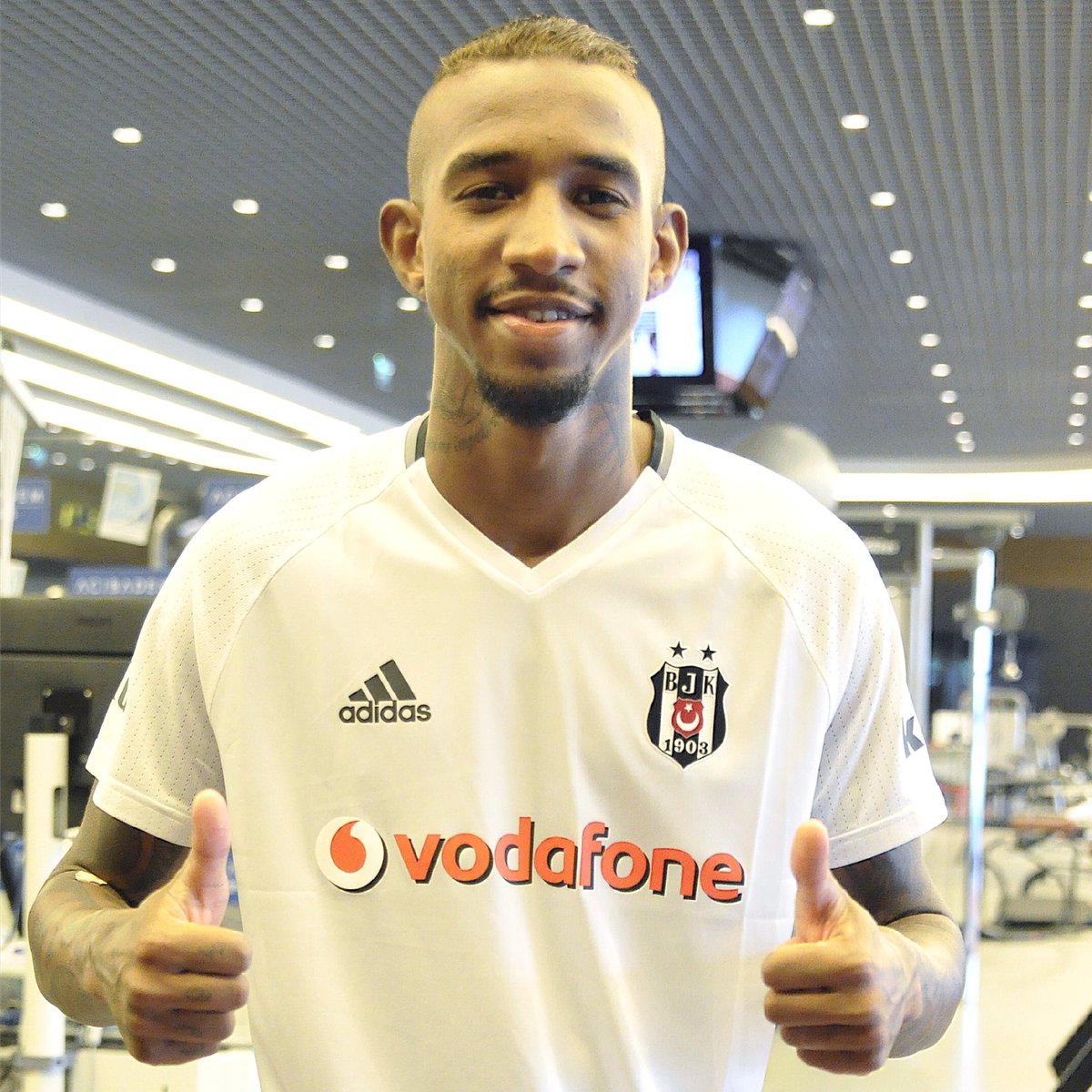 OFICIAL: Talisca será reforço do Besiktas