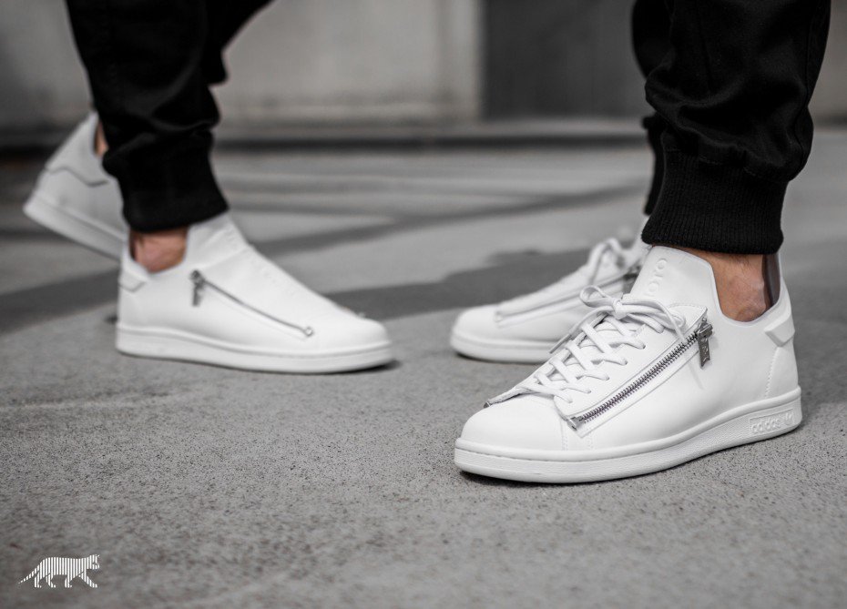 Con rapidez Física blanco lechoso The Sole Supplier on Twitter: "Wear the adidas Y3 Stan Smith Zip with or  without Laces. Which look do you prefer? https://t.co/hsFNT2AocO  https://t.co/KijdIPRfFw" / Twitter