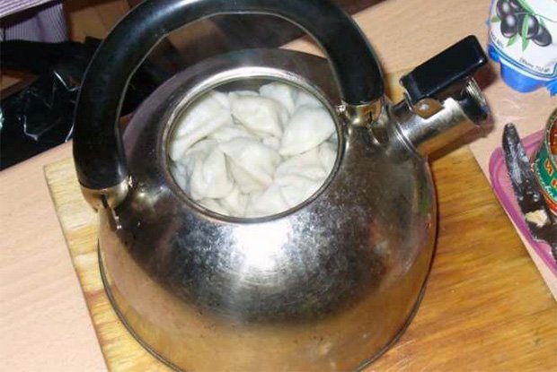 виды чайников. чайник для варки пельменей. чайник для варки пельменей. пельмени в чайнике электрическом. можно сварить пельмени в чайнике.