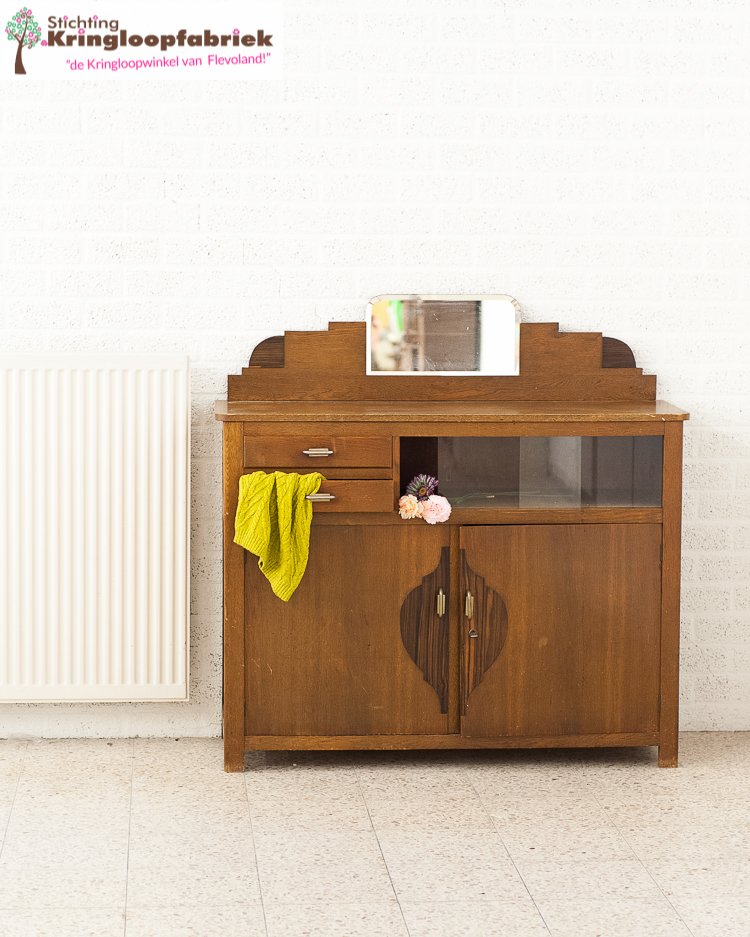 KringloopAlmere's tweet image. Must have: Gave artdeco kast! tinyurl.com/jlslw4e #kringloop #kringloopvondst