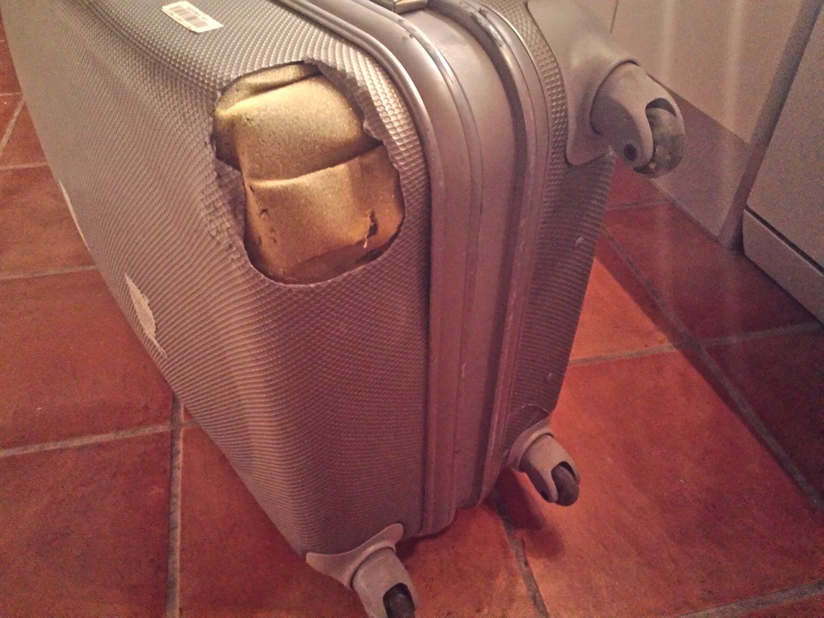mark_adelman's tweet photo. emailed @damagedluggage @easyJet AGAIN 4 days ago after tweeting, form filling x 2 + calling x plenty - NO response https://t.co/hup1PY8H2L