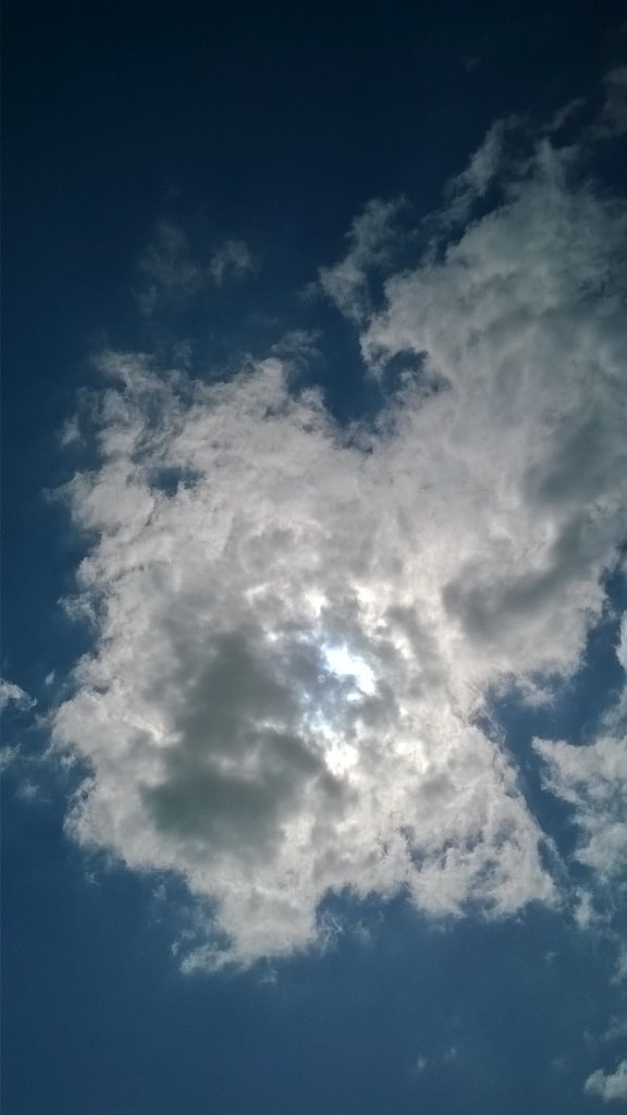 FraFio78's tweet photo. Veritade ascosa sotto bella menzogna #clouds #peekaboo @VoceDelVerboPar @finnichcottages @Discover_Dublin https://t.co/AY1psVOX6j
