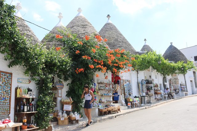 tamsin_lim's tweet image. | New post! | Roadtrip around the vibrant Valle d'Itria! bit.ly/2bRhyN3 #Alberobello #Puglia #TravelTuesday