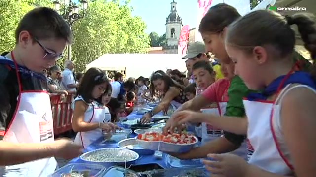 Bilboko Aste Nagusia | Umeak sukaldari aritu dira Euskal Txiki Masterren VIII.edizioan
hamaika.eus/tb/bideo/80734