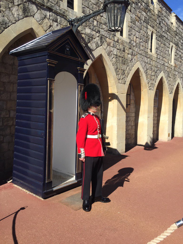 ht2003's tweet image. Windsor Castle 30 degrees warm wrk