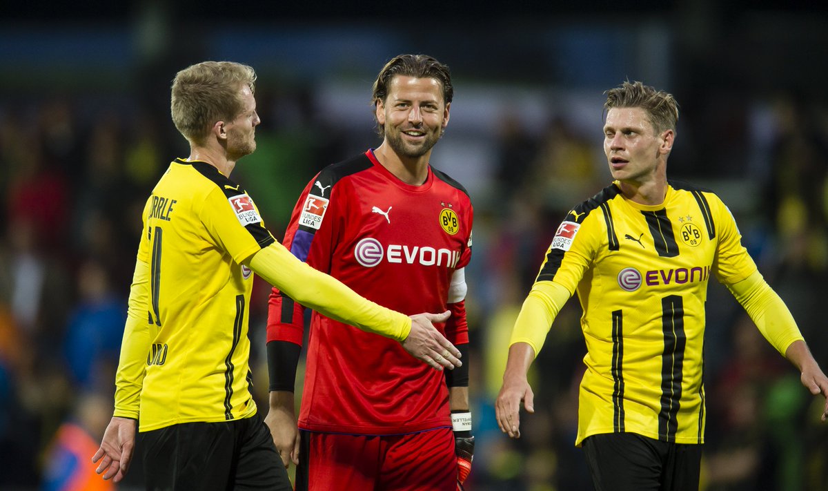BVB's tweet photo. Roman Weidenfeller im Interview: "So viele Spiele für einen so großen Verein“ #svebvb  https://t.co/MPPXdcFPFu https://t.co/knJMRFbKVu