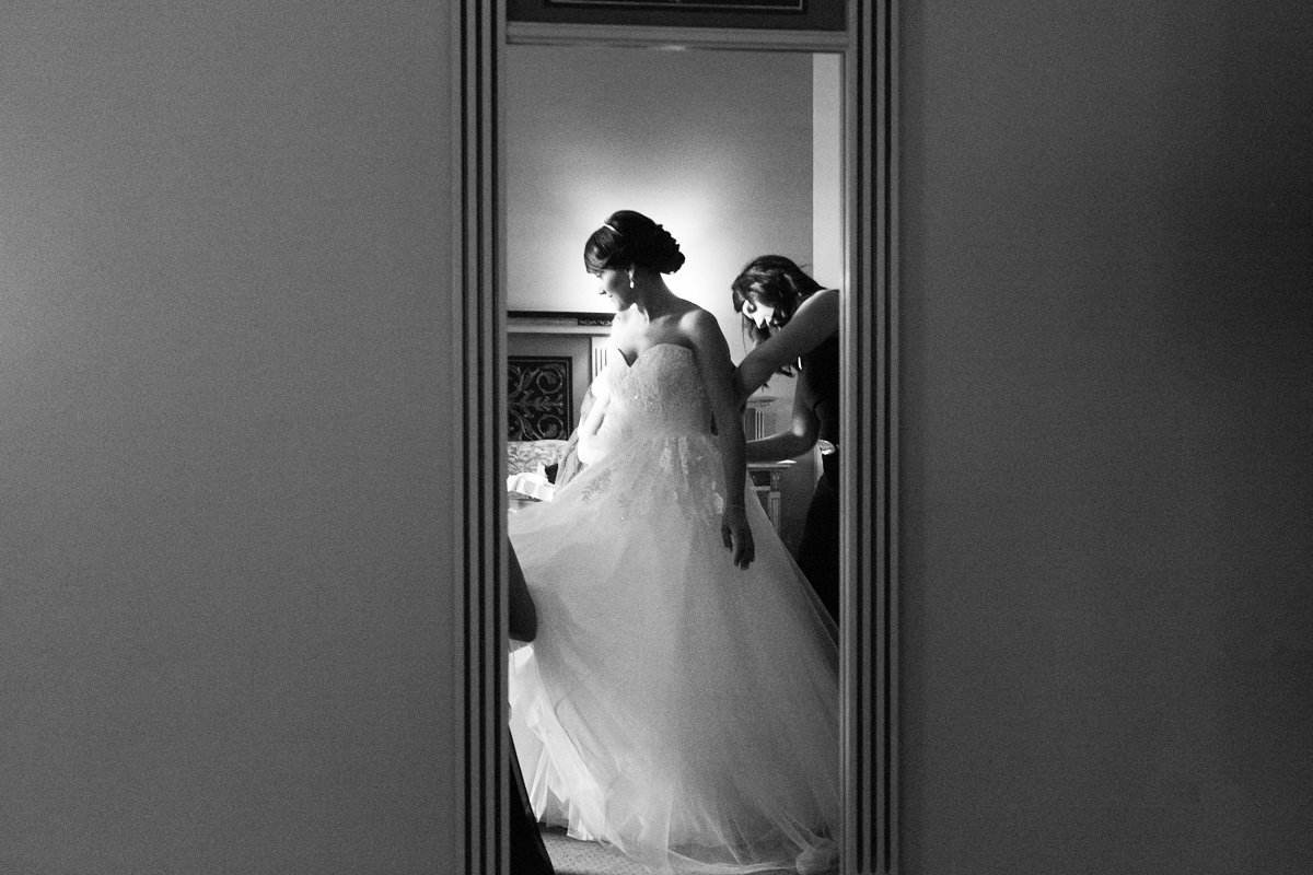 evablancofoto's tweet photo. The #bride 
#wedding #blackandwhite #weddingphotography https://t.co/Trhf5TdgEt