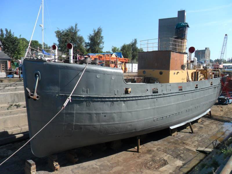 SS_Freshspring's tweet image. #Freshpring had a coat of holding primer while steelworks continue ssfreshspring.co.uk #maritime #restoration