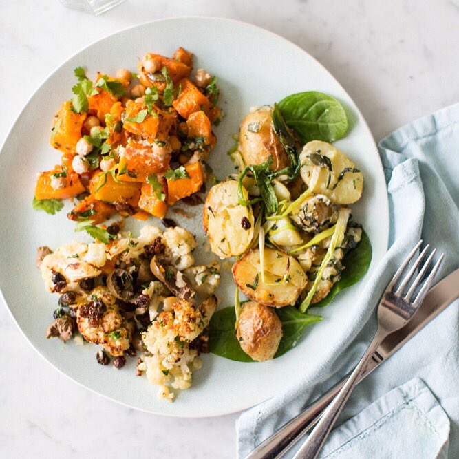 Perfect day for a picnic in the park! Come grab a healthy salad box to takeout or use <a href="/quiqup_app/">Quiqup</a> ☀️👍🏻<a href="/HallysLondon/">Hally's</a>