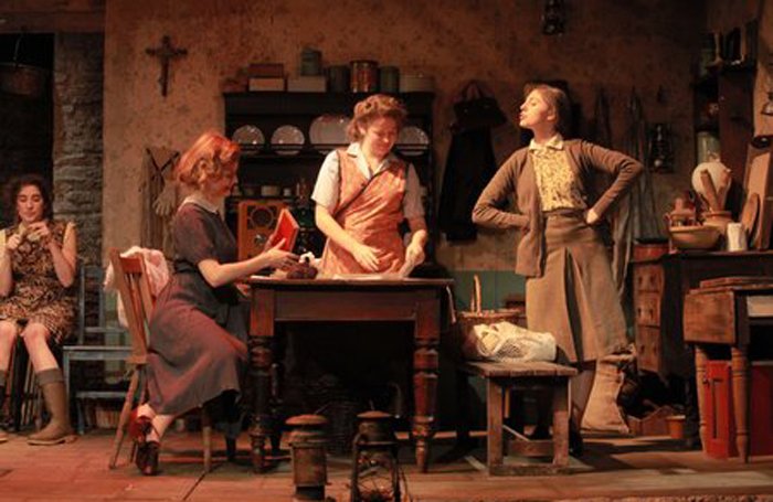 TheStage's tweet photo. Manchester School of Theatre tops drama student satisfaction tables @MSTtheatre https://t.co/8tdG2Npca7 https://t.co/T48TO84GGr