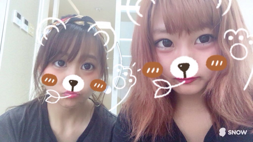 chamarina22's tweet photo. 今日も学校楽しかった💕😆
はーなまた髪の色変わっとる😳
迷うな髪色〜💭 https://t.co/8EN1Rhpp9G