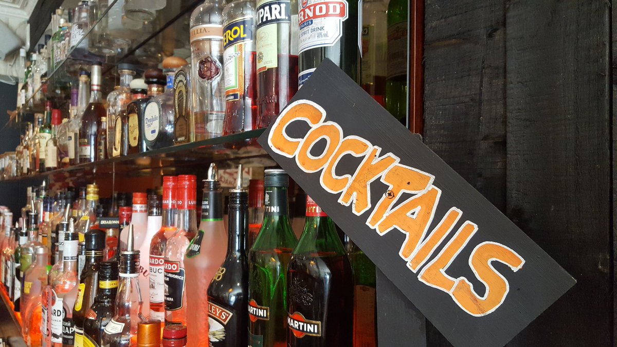 cabinchiswick's tweet photo. What a beaut of a day peeps!!! Cocktail o'clock me thinks🍸🍹 #cocktailo'clock https://t.co/IWUhfkZGSd