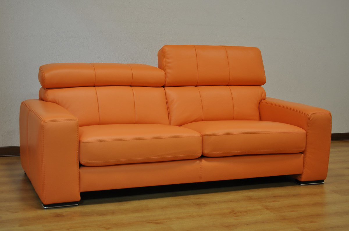 VamaDivani's tweet image. per chi vuole un soggiorno vivace! #orangesofa #orangeroom #orange