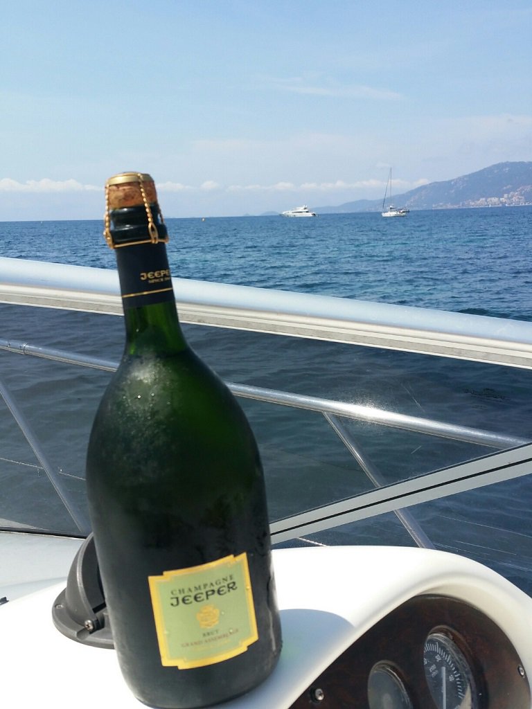 ChampagneJeeper's tweet photo. Take it easy! #Sun #Sea #ChampagneJeeper #Be_Jeeper #winelover #Corsica https://t.co/jmI4CgxeCZ