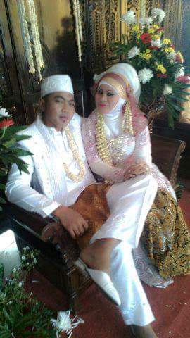 Edie_Bronkz's tweet photo. Happy wedding day ke 2th nda..semoga menjadi istri yg baik n sholeha selamanya nda..semog langgeng n diberi momongan https://t.co/KiGD2MIHU8