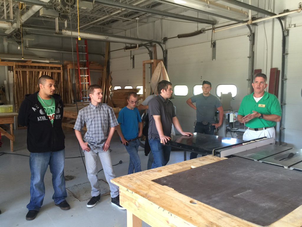 DurangoSupt's tweet photo. @Boone_County partnership with @hbanky 50 Ss future professionals in carp, HVAC, plumbing, elec @dr_poe @JeromeGels https://t.co/wNUgCHQUdR
