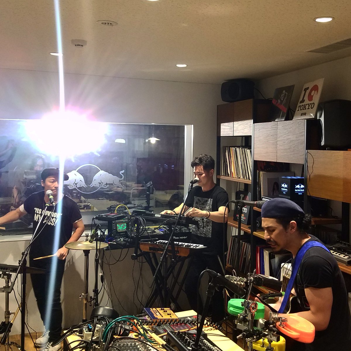 Ratio1618's tweet photo. 事なきを得た
#見てた人にはわかった？
#約2名脇汗
#musicshare
#TheSAMOS
#ShigeoJD
#MIT
#Raymond https://t.co/fo7AxWi4UM