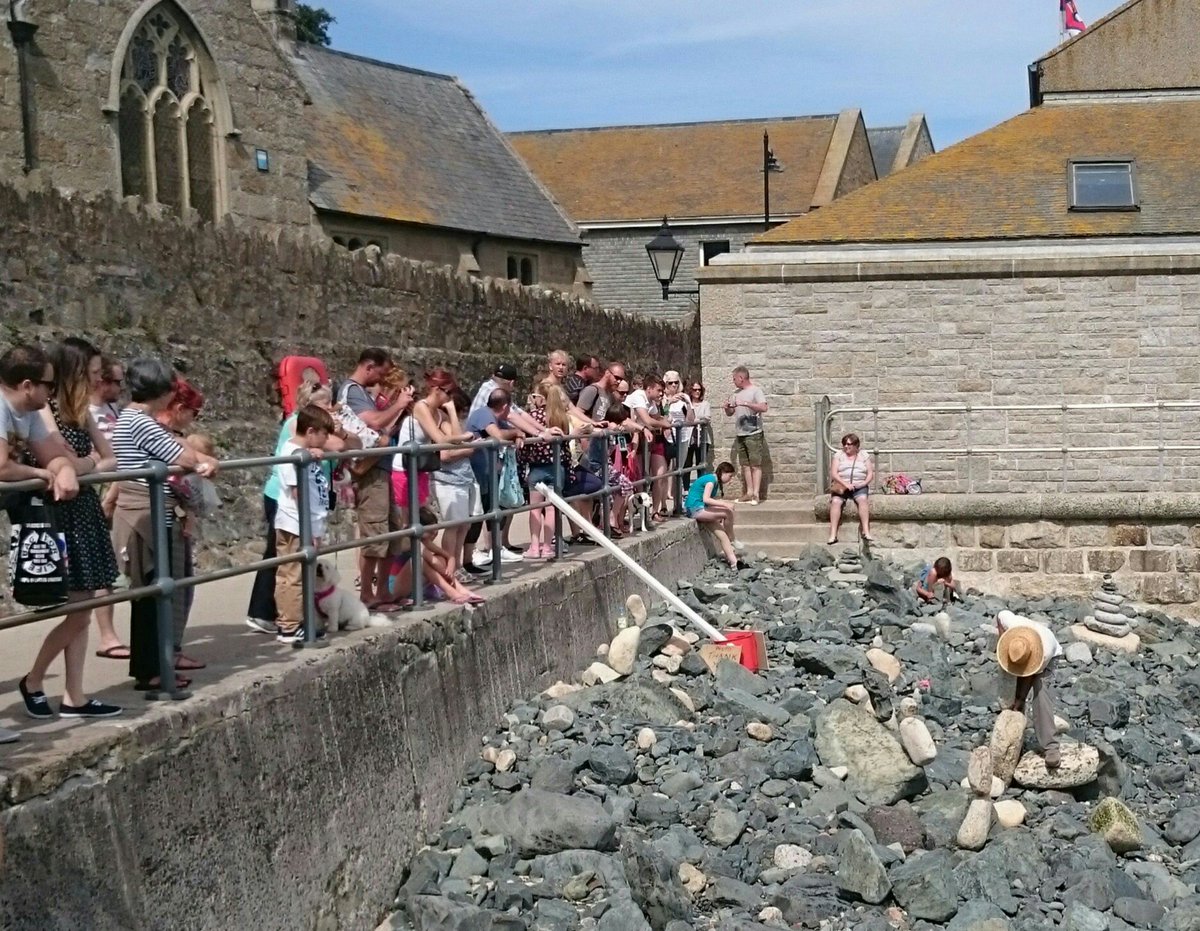 AitchesPlace's tweet photo. Wow! Watching The #StIves #StoneBalancer at work. https://t.co/DUiJwJHhlR