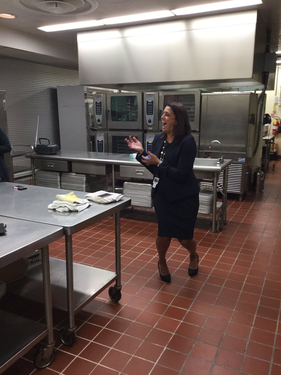 SaraBarnoski's tweet photo. Team perkipumpers, Dr. McGloin in the cafe #PerkiomenGo! https://t.co/rllvyzlGAl