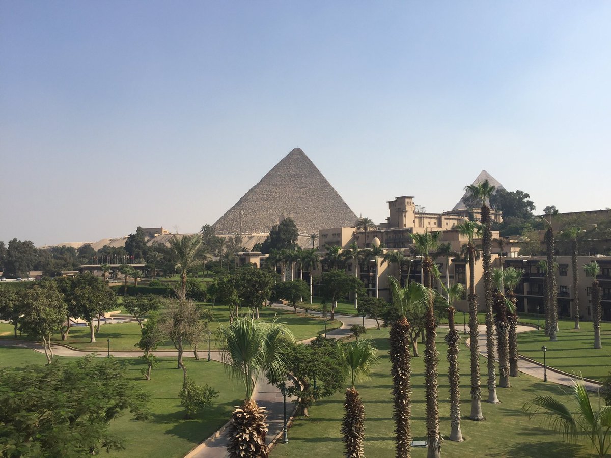 MichellePhan's tweet photo. Woke up to this view 🔥
#egypt #pyramids #quest https://t.co/3NKucfgjrN