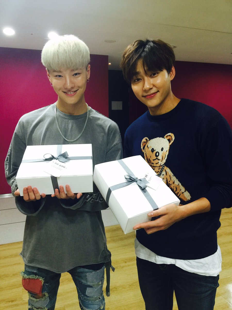 UNIQ_5's tweet photo. [#니꾸PD] #해요티비 끝~!! #성주 #승연 의 방송 2탄! #V앱 이 시작 될 예정이니 조금만 기다려주세요 :3 (찡긋) https://t.co/T7gN2kd47s