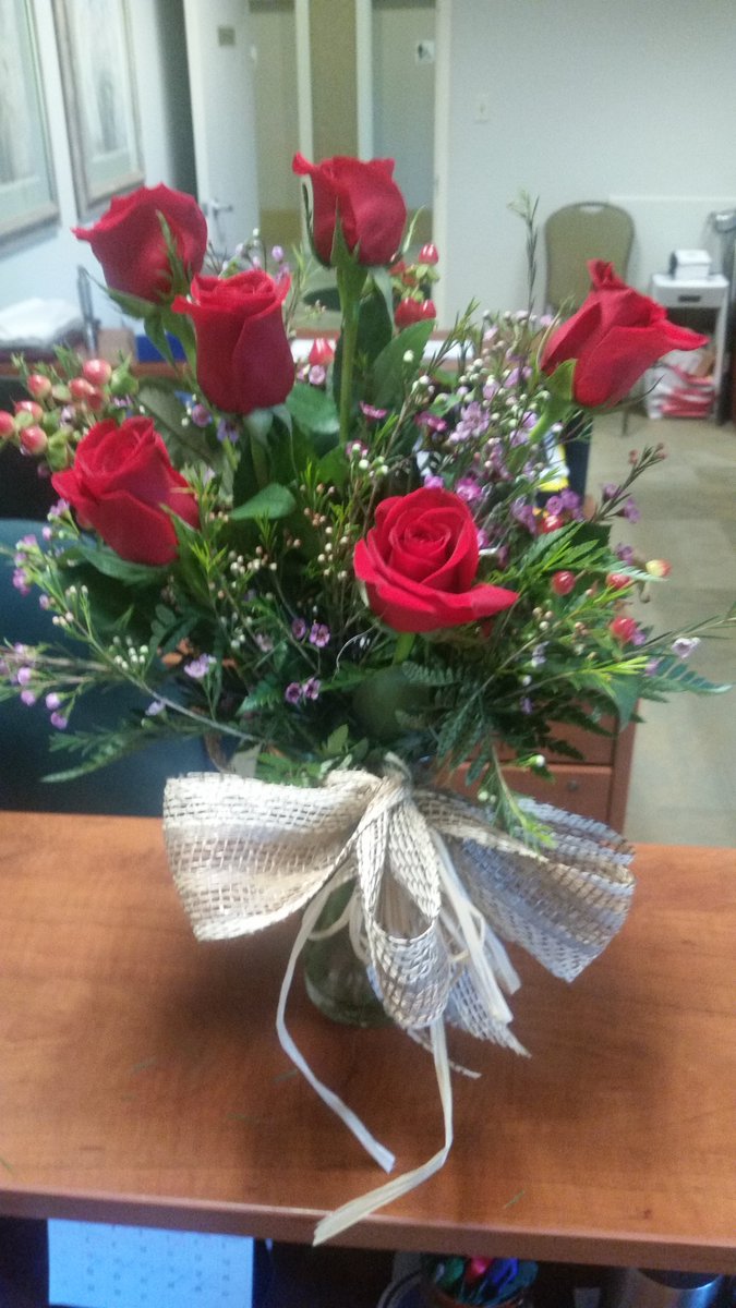 BJessomePR's tweet image. Beautiful birthday roses from my lil brother #spolied