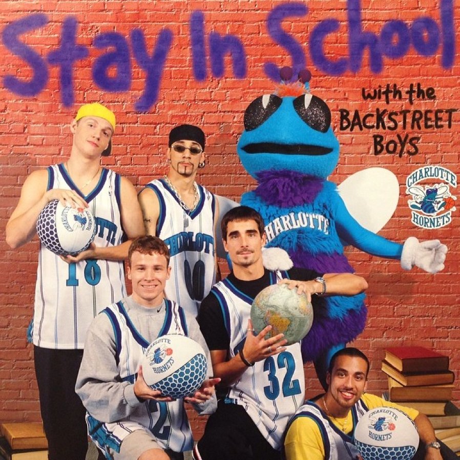 hornets's tweet photo. 📓✏️ Good luck to everyone heading back to @CharMeckSchools today! Beelieve in yourself and have a great year! https://t.co/iZEvO8WUUA