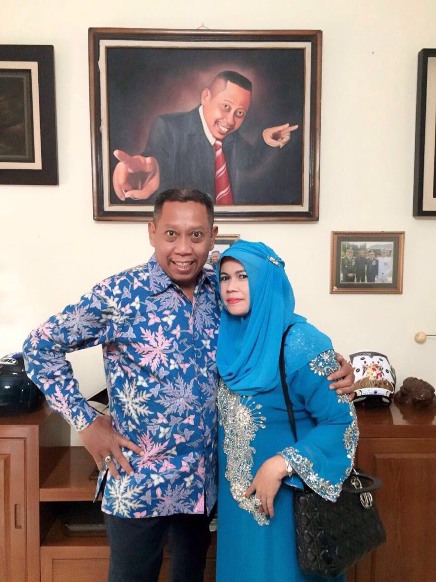 Trans7OnTheSpot's tweet photo. Innalillahi Wa Inna Illaihi Roji'un, tlh berpulang ke Rahmatullah Ibu Hj. Susiana, istri dari Komedian Tukul Arwana https://t.co/22ERYg7nRP