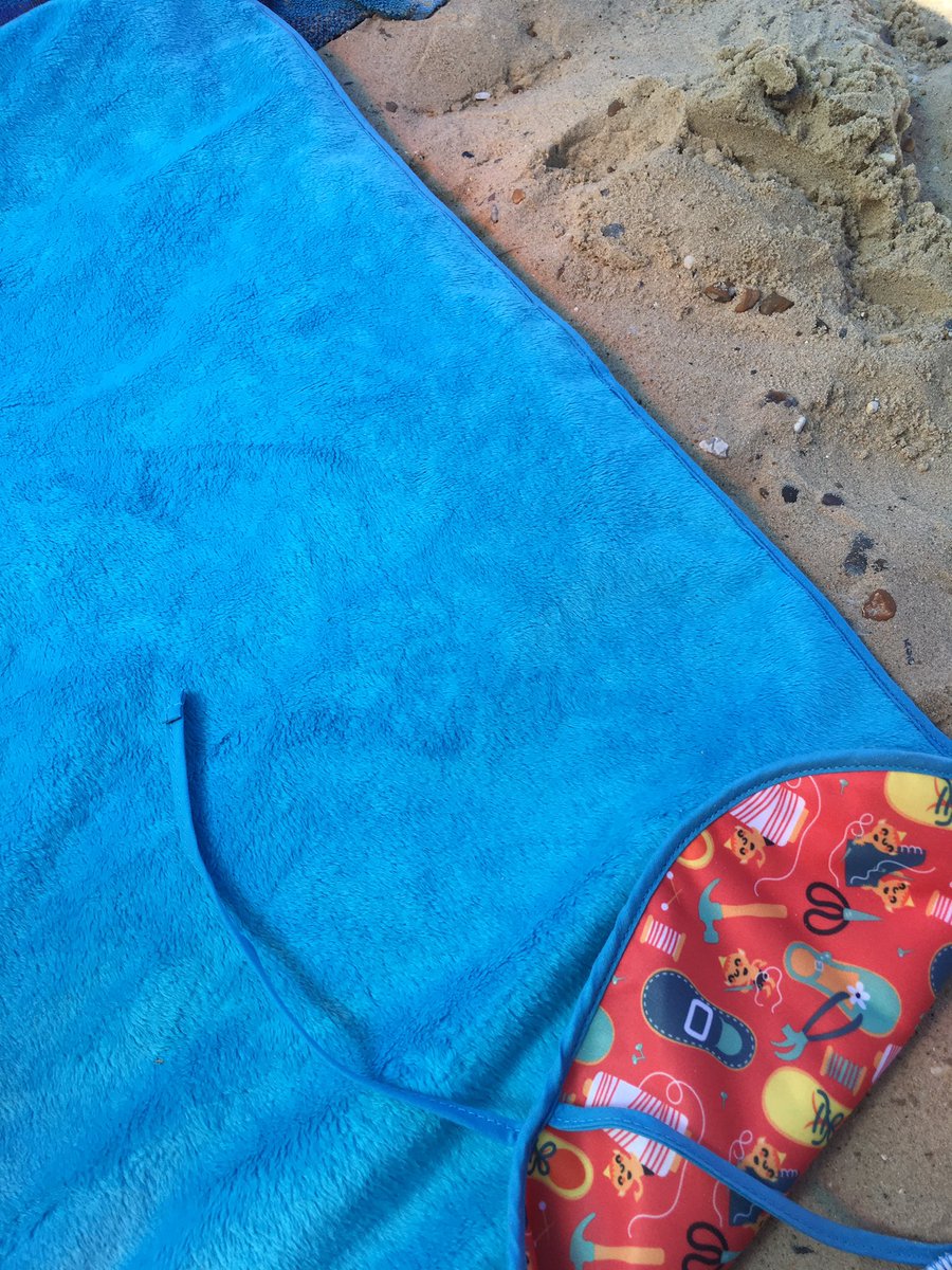 NappyGeek's tweet image. Happy Mat on the beach! Still really useful in the post nappy years! 😄 ow.ly/yEtq303vqpT @TotsBots