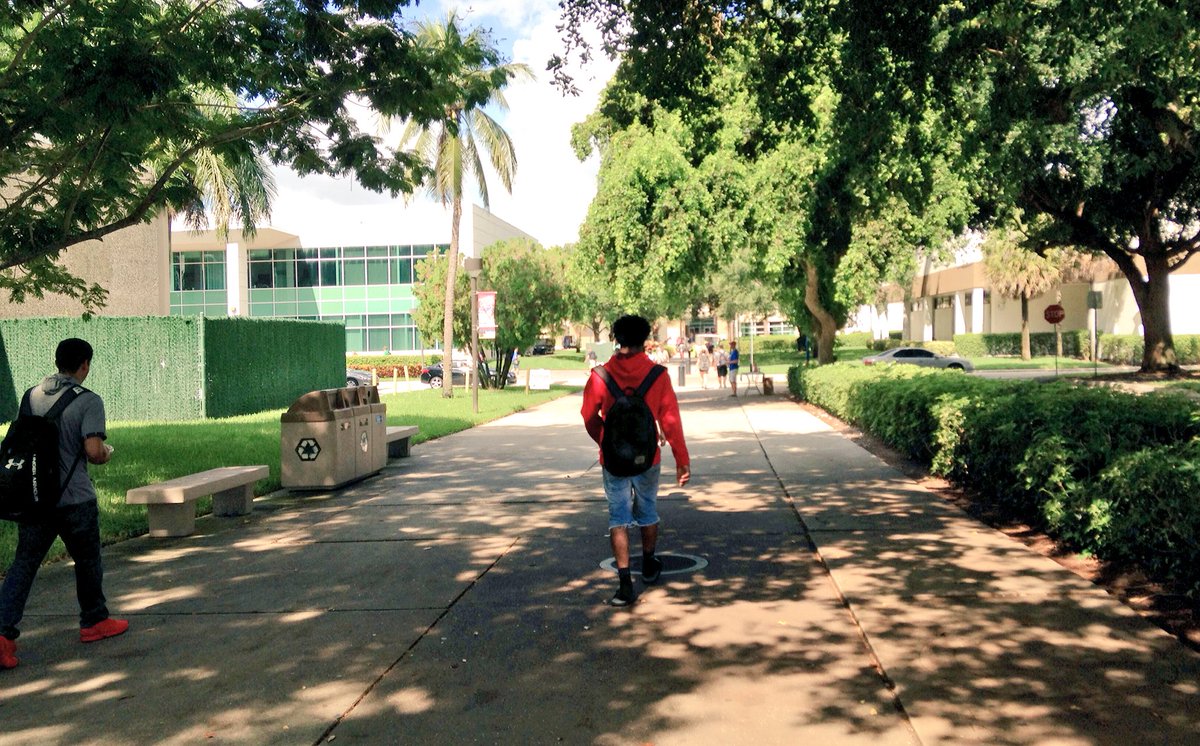 FAUGradCollege's tweet photo. Welcome to Fall 2016 #GradOwls #BeFAU #SunshineState https://t.co/MT1YZq5429