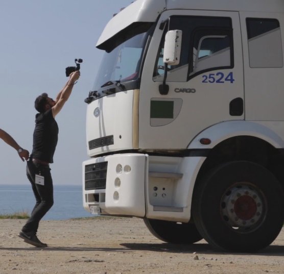 teamhuni's tweet photo. Çekmesene kardeşim! #FordTrucks #FordTürkiye #Dünyakadınlargünü #Hanımağa #çekim #TeamHuni #backstage #production https://t.co/jsVQ9OiFcJ