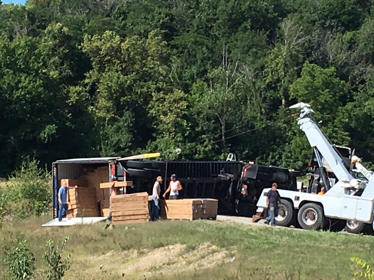 ISPPeru's tweet image. Ramp to US 24 eastbound from southbound US 31 in Miami County is closed for crash cleanup. Avoid the area.