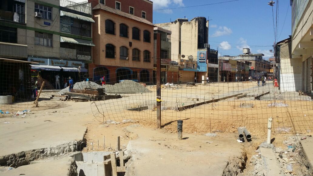 ¿Dónde está el alcalde?
MT <a href="/UNT_GUARENAS/">UNTGuarenas</a> A más de un año del inicio de la obra: así la calle Comercio en #Guarenas.