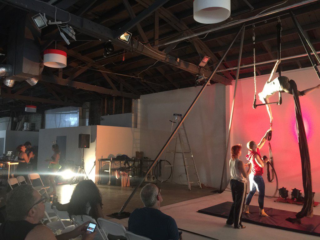 HolisticMini's tweet image. A taste of just a bit of the madness and magic in the weeks before performance night...… fear-of-flight.com/2016/08/23/ana…