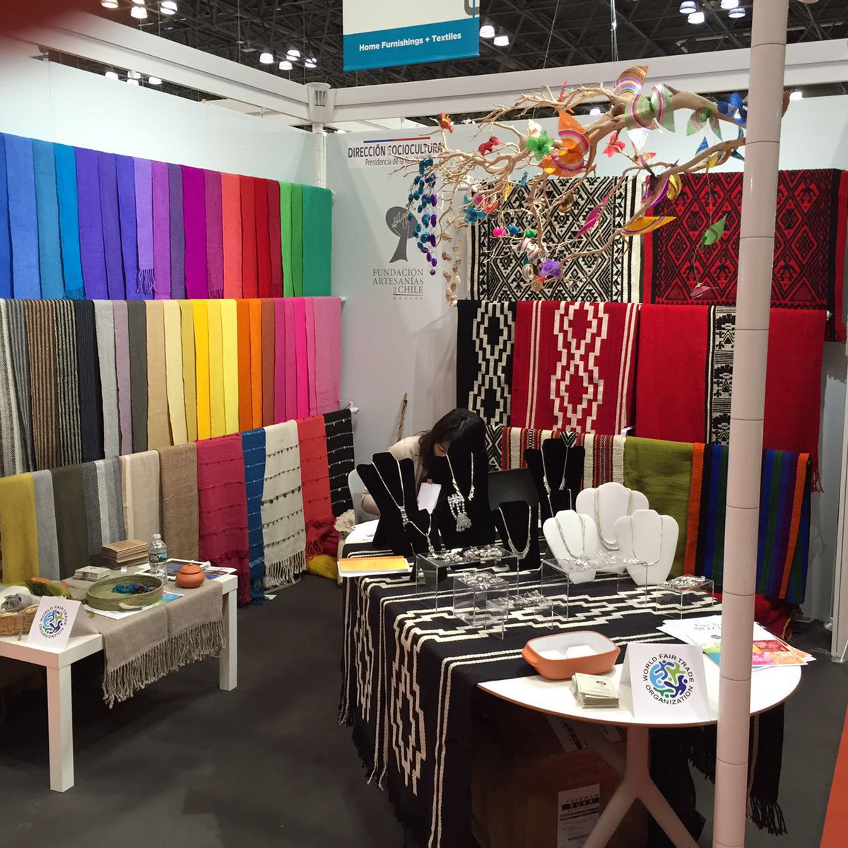 chileartesanias's tweet photo. We are in the @nynowmarket! Estamos en la @nynowmarket! https://t.co/T8an5FrEo4 #ArtisanResource #Boot1058 https://t.co/cwp4Csd6ML