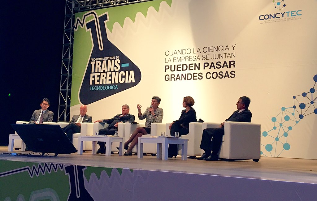 ConcytecPeru's tweet photo. #Ahora @gorjeda participa del lanzamiento del Programa de Transferencia Tecnológica. #CreaTransfiereInnova https://t.co/QwWK3j4t8k