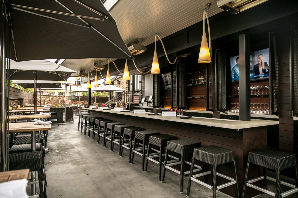 It's a great day for our outdoor patio!!! Join us for lunch, dinner or the best happy hour around! #diningalfresco