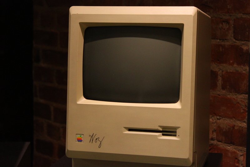 TomorrowLabNYC's tweet image. NYC's 30-year-old computer repair shop TekServe is closing due to high rent increase #sadmac atlasobscura.com/articles/say-f…