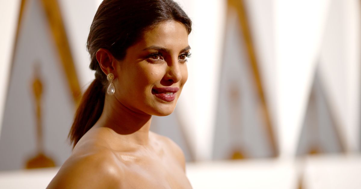 Actress Priyankachopra Girl Door Blonde Haired Blue Eyed