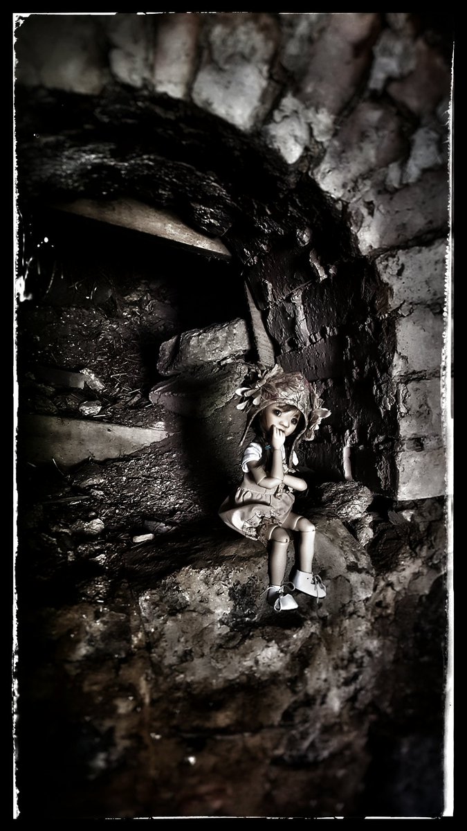 Kyrianee's tweet photo. Haunted house. https://t.co/VHN8NEWkdn
