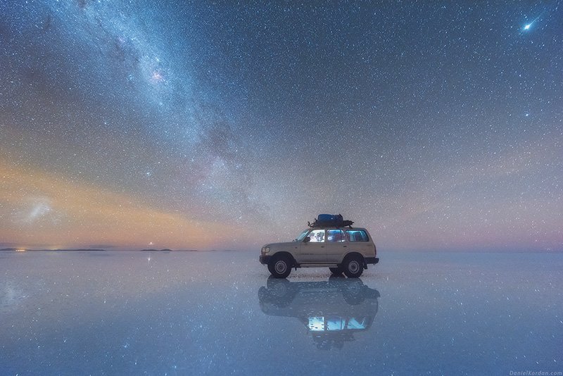 Ripleys's tweet photo. These pictures were taken by Daniel Kordan at the Altiplano salt flats. 10cm of water created a perfect mirror. https://t.co/vilI5tsynh