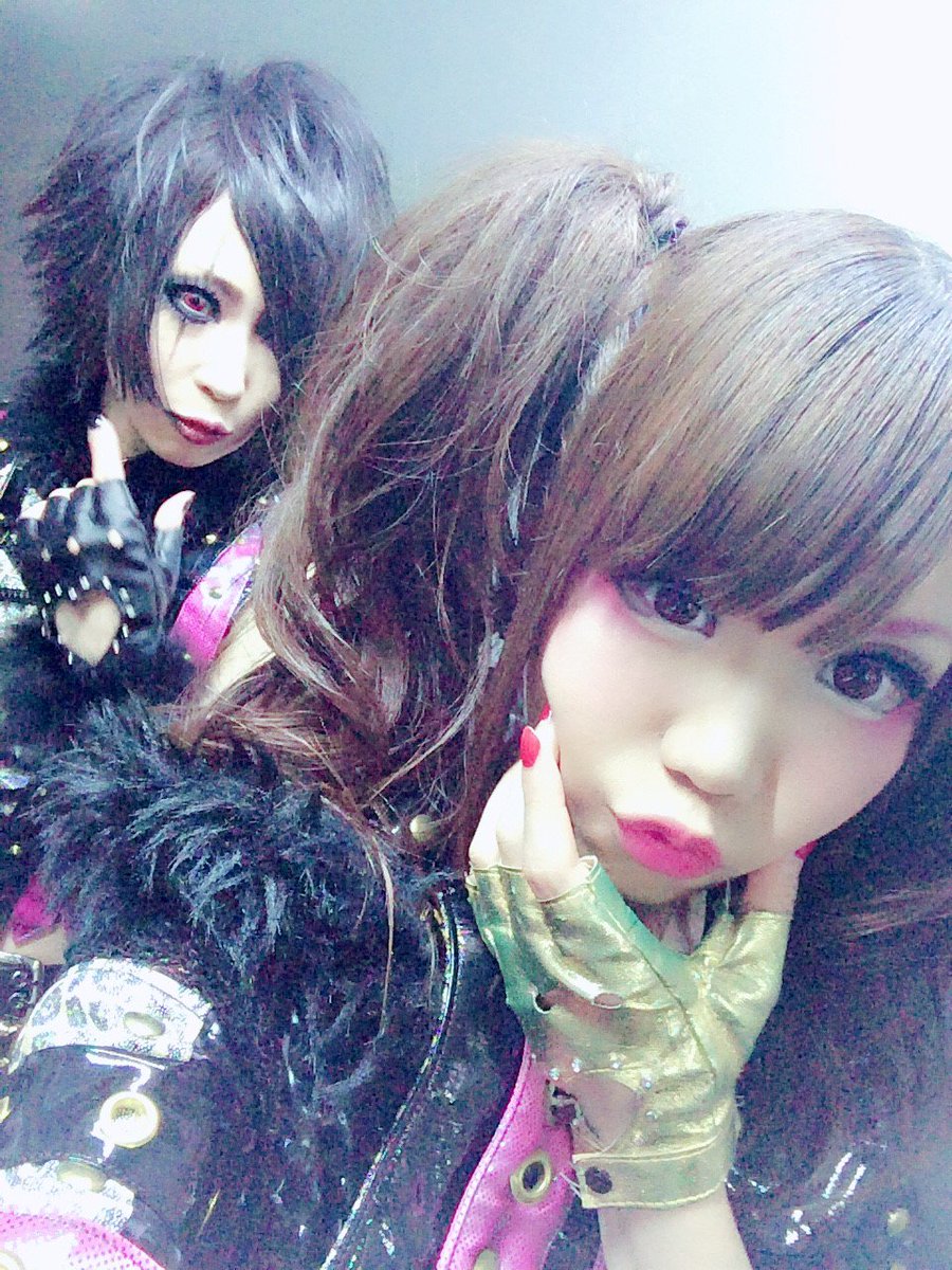 keep_territory's tweet photo. ◇KeePxOUT LIVE情報

8/29(月) 巣鴨獅子王
「獅子王無料ライブ vol.1 〜和奏電道子蛍光灯2周年記念日！〜」
開場18:30 / 開��19:00
料金：無料（1ドリンク代￥500のみ）
※予約不要 https://t.co/1fsuITw7rs