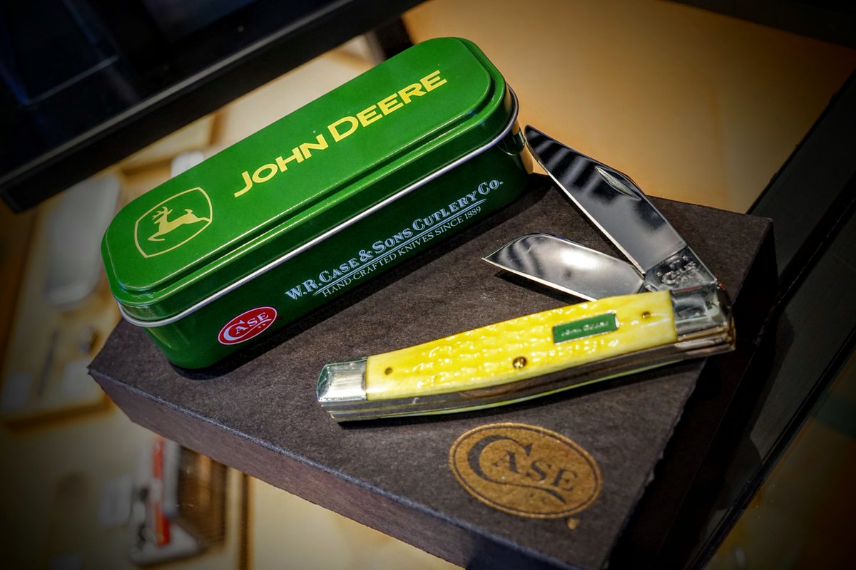 5Towaways's tweet photo. Look at what @wrcase has in it's side pocket https://t.co/gUFyIZeaeN #caseknives #caselife #spon #johndeere https://t.co/qbq31sbhQj