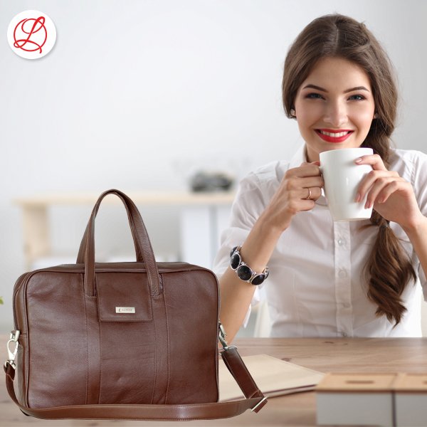 Lupine_Designs's tweet photo. For all you trendsetting, high power women, finally a bag that can keep up with you. https://t.co/6ZyHLinrbT
#Trendy https://t.co/tWwR2OGsMO