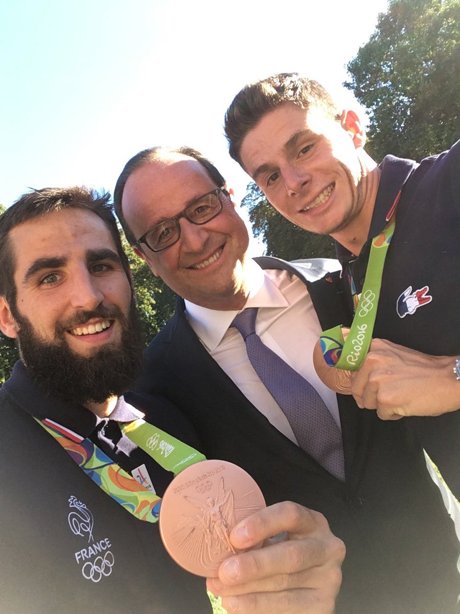 On y est 🇫🇷👌 <a href="/Elysee/">Élysée</a> <a href="/fhollande/">François Hollande</a> #espritbleu