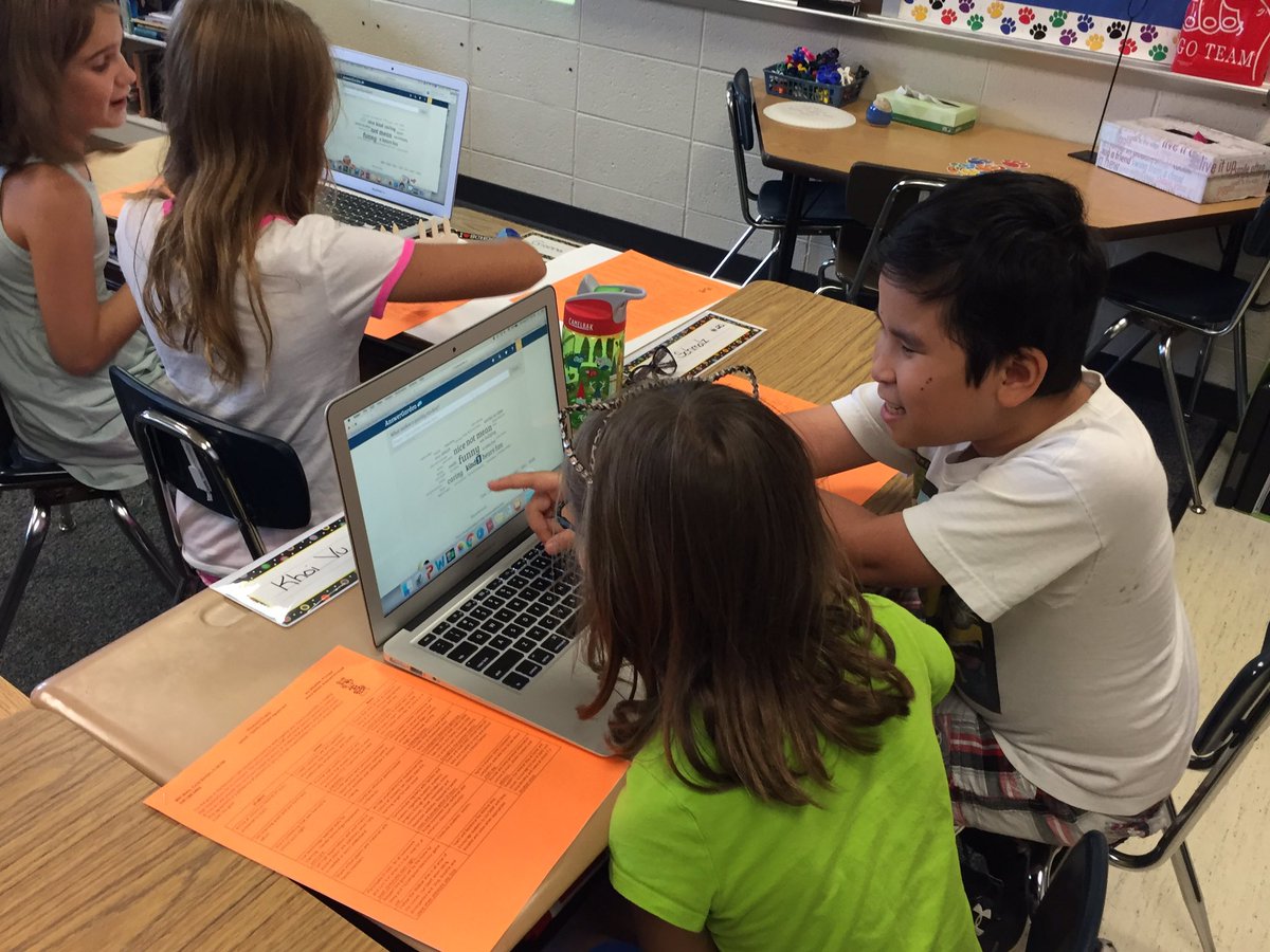 CSPrincipalD93's tweet photo. WT Ts using what they learned @ #SummerTech2016 to engage & empower their Ss #CCSD93 #studentcentered https://t.co/Kaze0KcQMJ