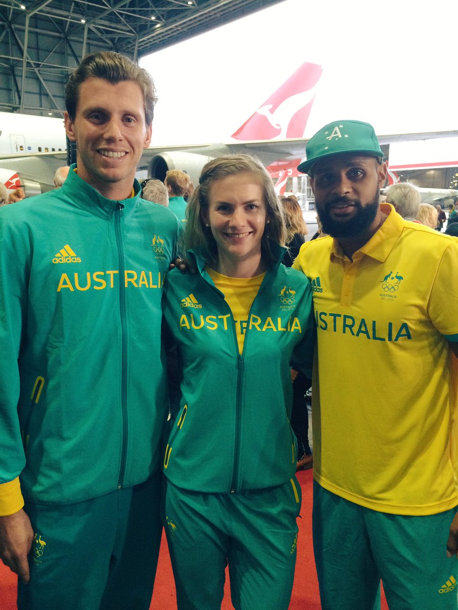Melissa_Breen's tweet photo. Proud to arrive home with fellow @RoyalAustMint Ambassadors @tomfraserholmes @Patty_Mills 💚💛 Thank you @Qantas ✈️ https://t.co/VX8IfSf2dt