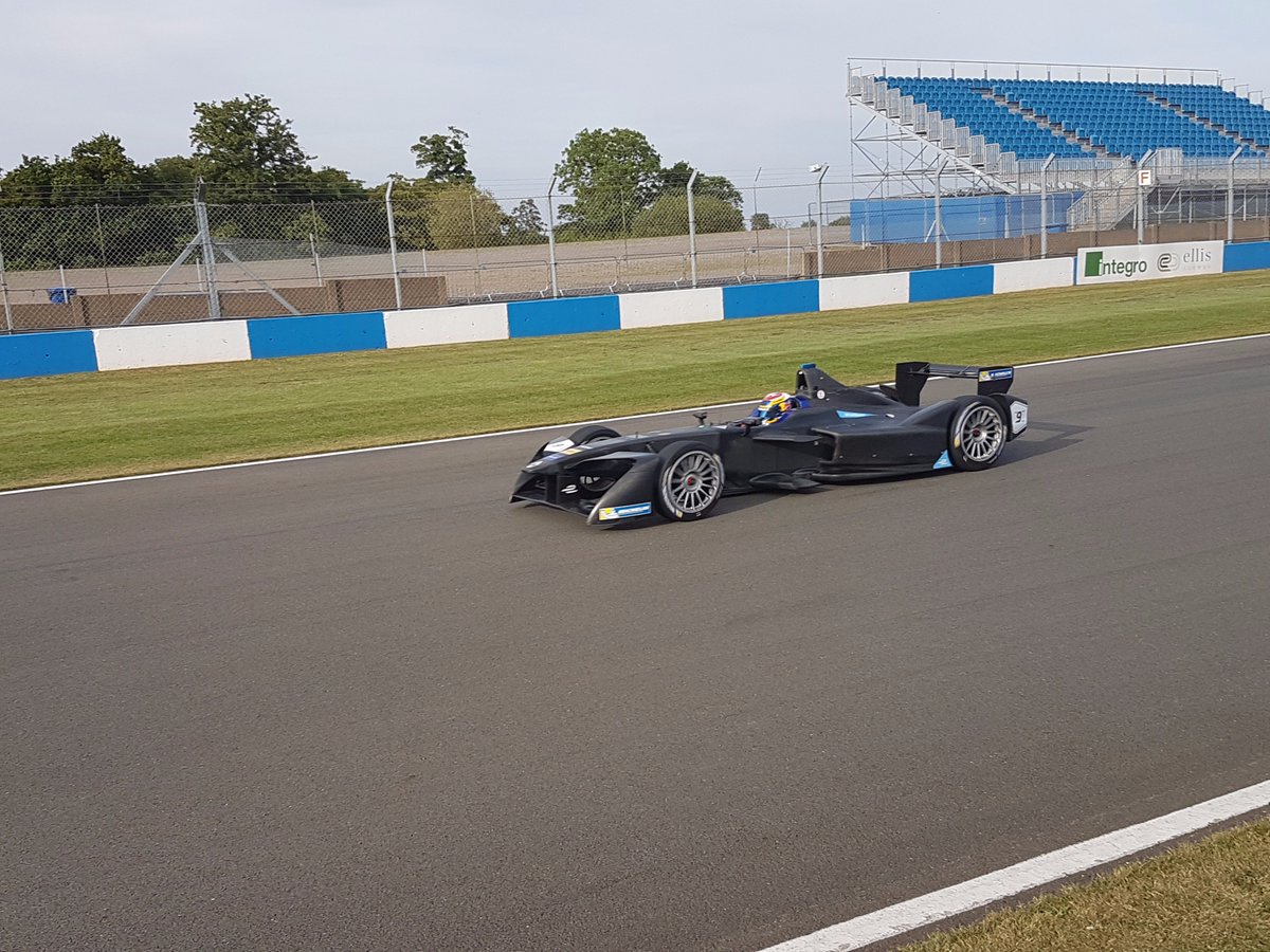 ChrisOnRacing's tweet image. Buemi nears lap record pace on Day One of testing formulaspy.com/formula-e/buem… #FormulaE