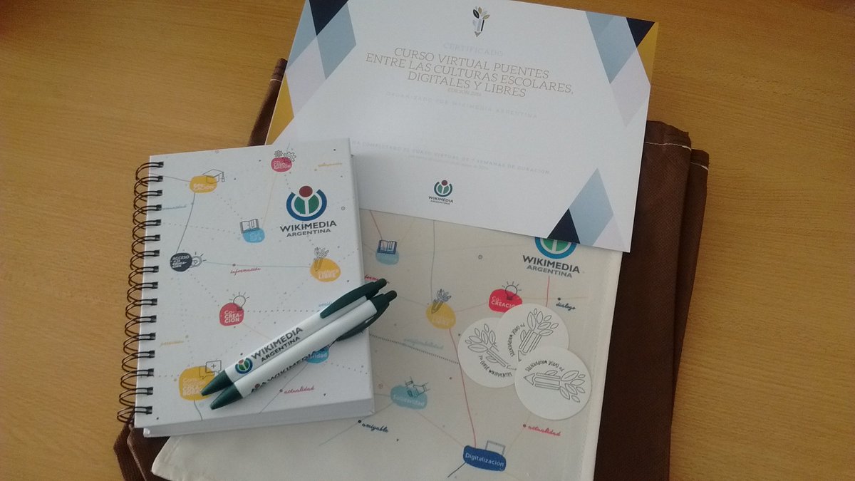 wikimedia_ar's tweet photo. Estamos preparando los kits para los participantes de #Wikipuentes 2016.
En las próximas semanas estarán llegando :) https://t.co/NGw1WcI06d