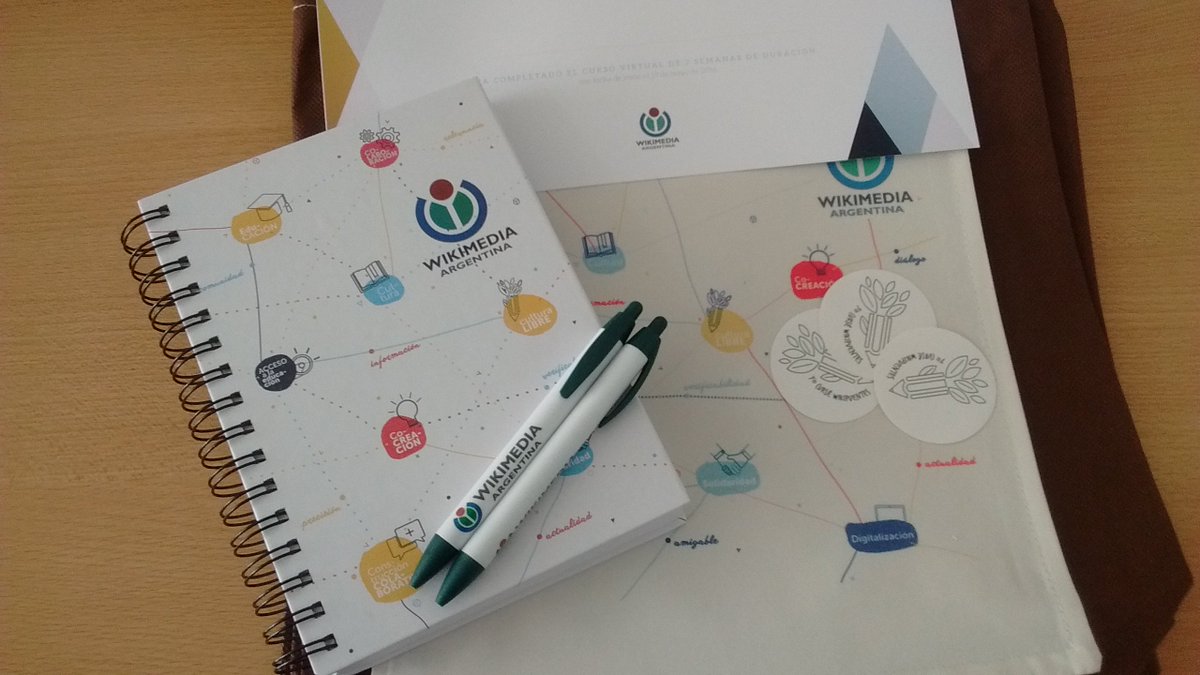 wikimedia_ar's tweet photo. Estamos preparando los kits para los participantes de #Wikipuentes 2016.
En las próximas semanas estarán llegando :) https://t.co/NGw1WcI06d
